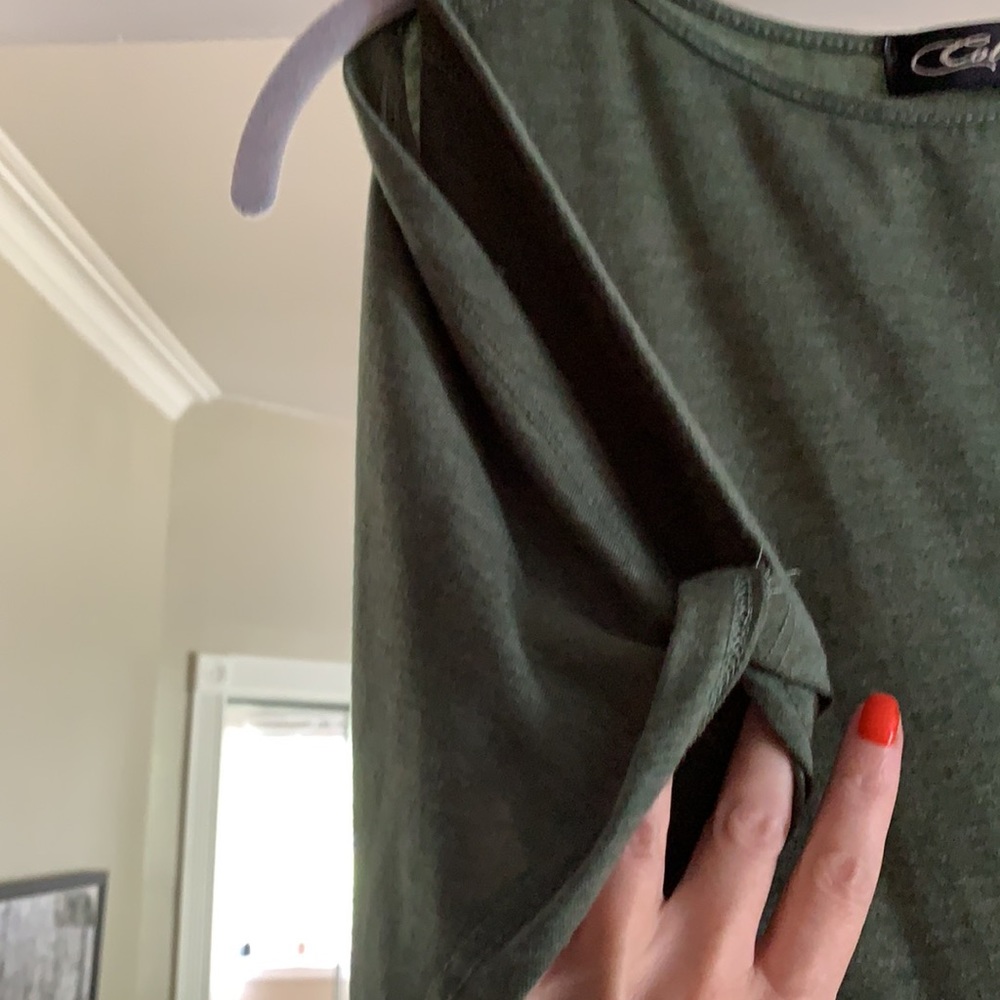 Open armed twist detail T-shirt - Picture 2 of 6